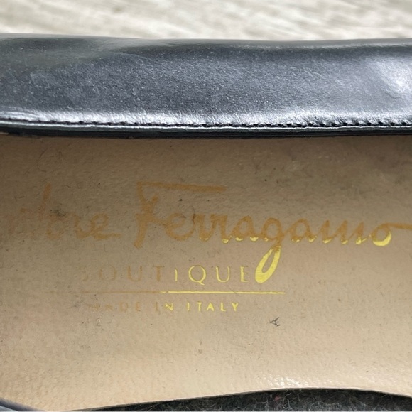 Ferragamo Vara Bow Black Leather Low Block Heel Pumps Womens Size 7.5 - Picture 8 of 9